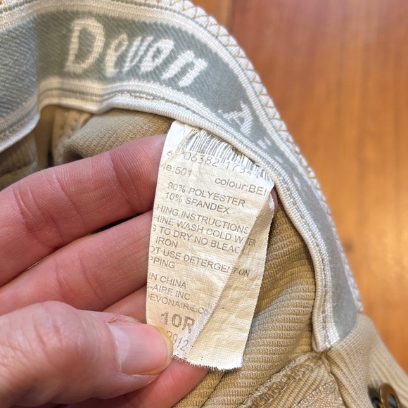 DEVON-AIRE 10 Beige Ribbed Riding Breeches Knee Patch - Picture 6 of 6